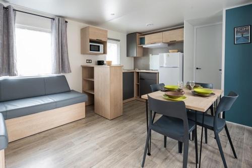 Camping Les Falaises De *